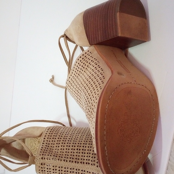 Vince Camuto soft leather Ankle Straps Heels. Tan. Triangle cut out design. Sz 7 - Picture 7 of 11